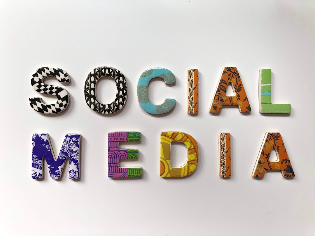 Zwei Marketingexperten entwickeln Facebook-Marketingstrategie